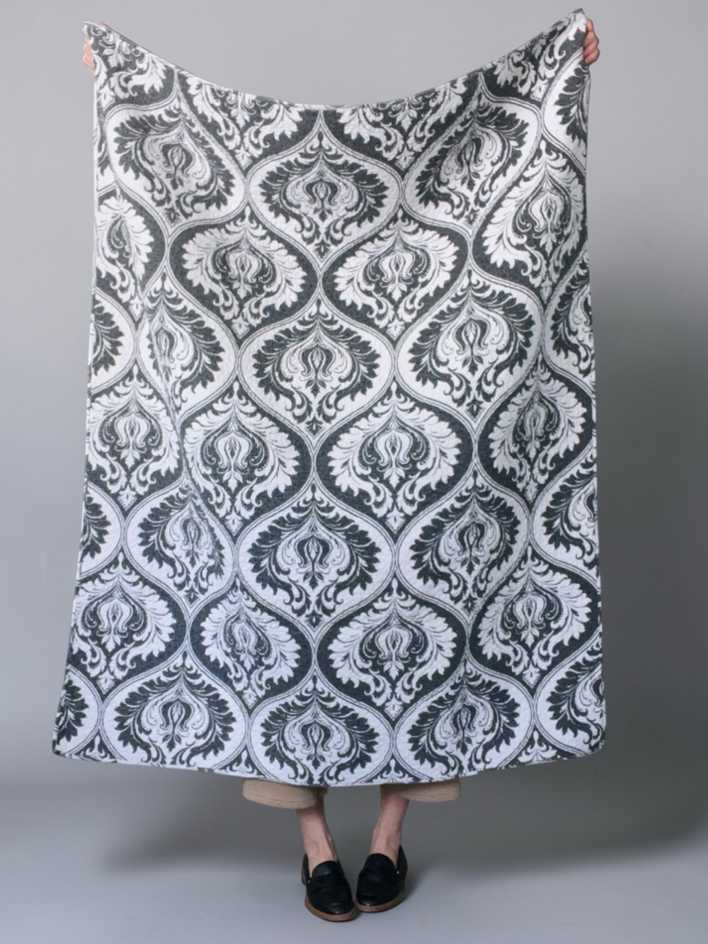 Quilt Blanket Throw Reversible Damask Pattern Gray White 45.5”x55”